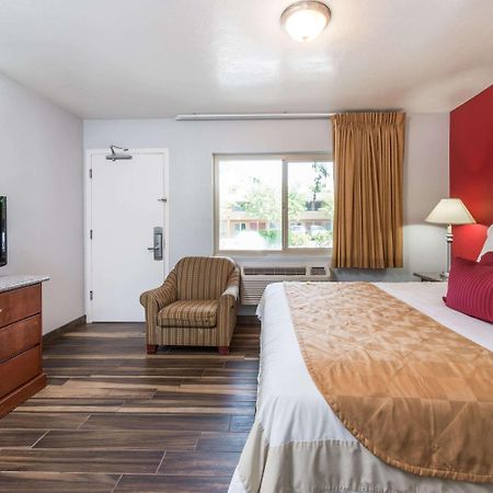 Ramada By Wyndham Near Seaworld / Mission Beach San Diego Bagian luar foto