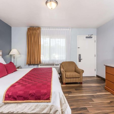 Ramada By Wyndham Near Seaworld / Mission Beach San Diego Bagian luar foto