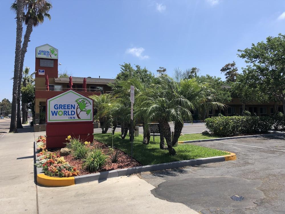 Ramada By Wyndham Near Seaworld / Mission Beach San Diego Bagian luar foto