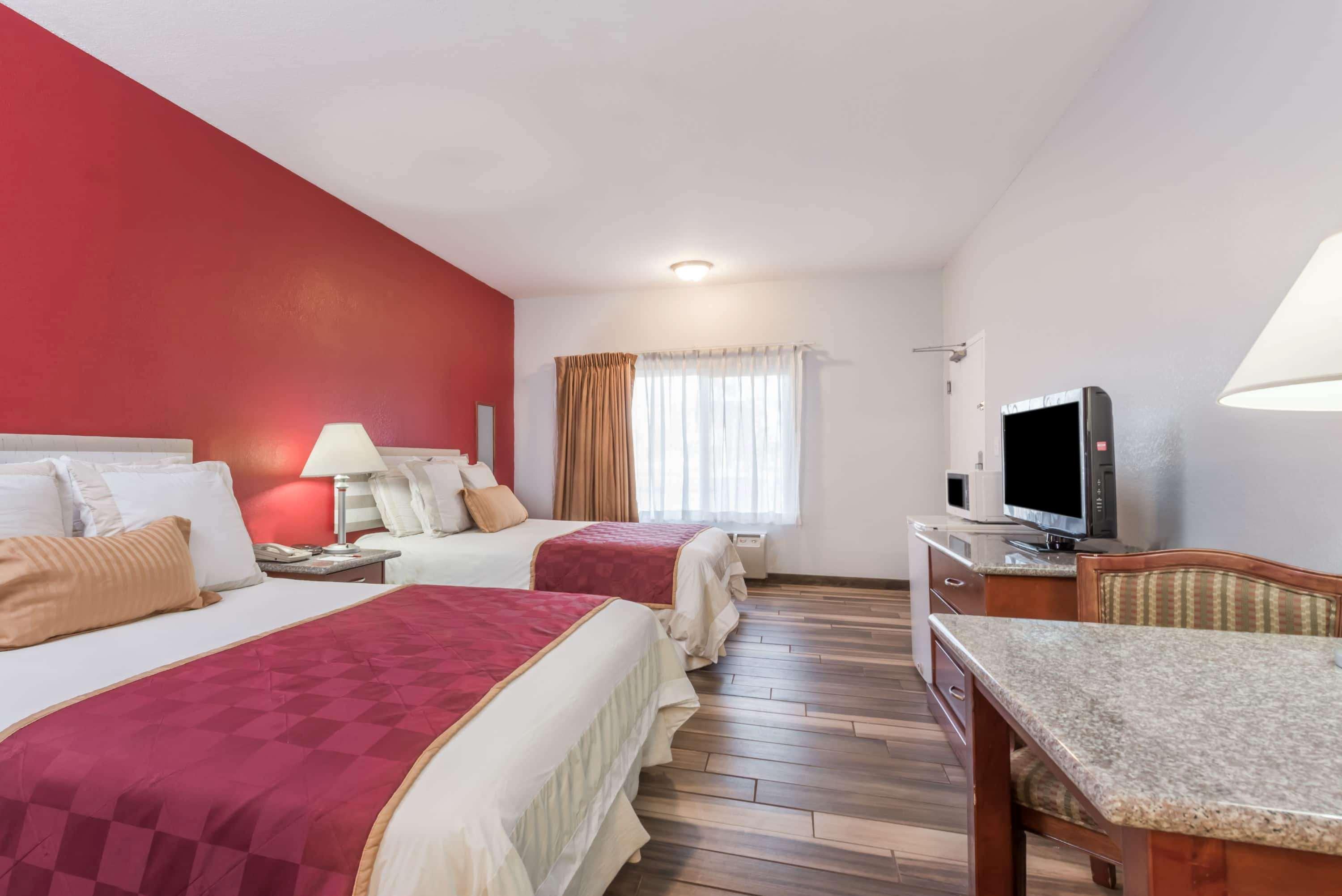 Ramada By Wyndham Near Seaworld / Mission Beach San Diego Bagian luar foto