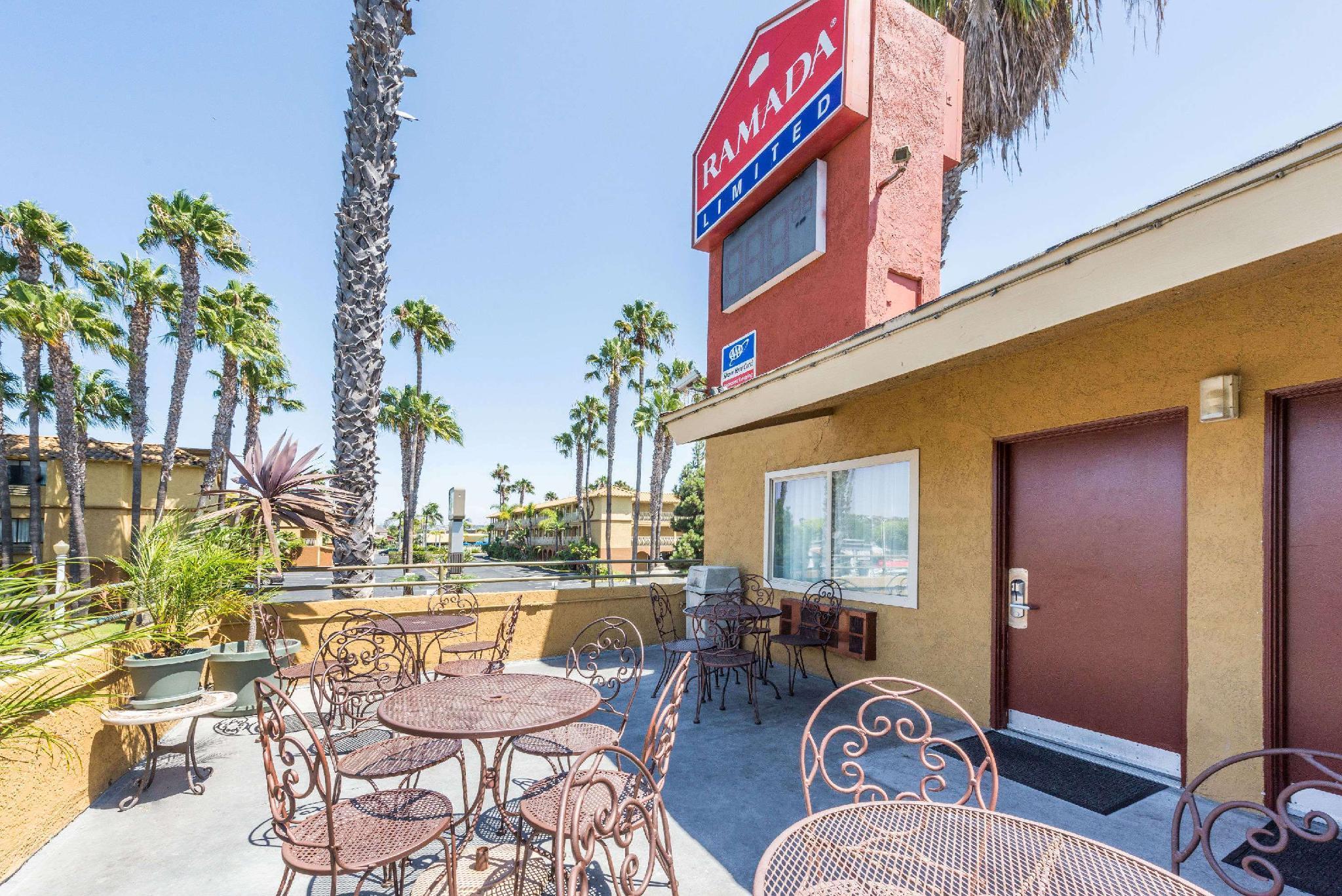 Ramada By Wyndham Near Seaworld / Mission Beach San Diego Bagian luar foto