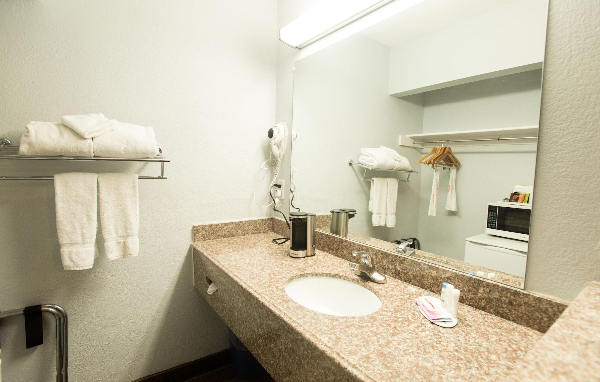 Ramada By Wyndham Near Seaworld / Mission Beach San Diego Bagian luar foto