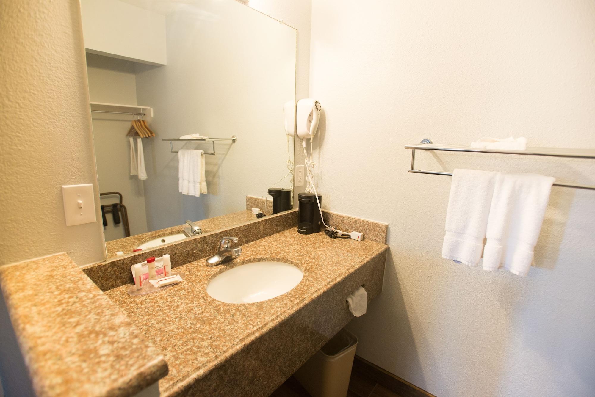Ramada By Wyndham Near Seaworld / Mission Beach San Diego Bagian luar foto