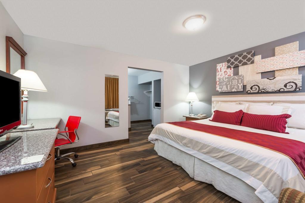 Ramada By Wyndham Near Seaworld / Mission Beach San Diego Bagian luar foto