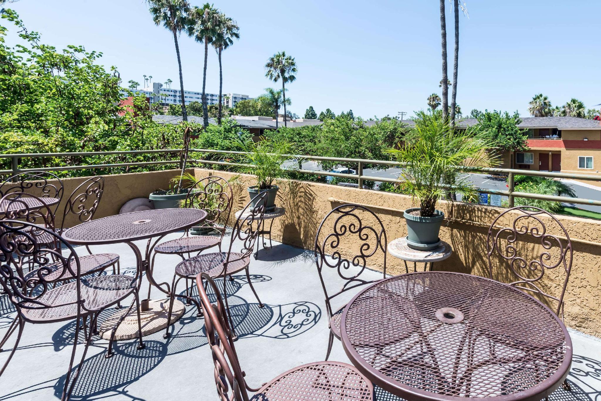 Ramada By Wyndham Near Seaworld / Mission Beach San Diego Bagian luar foto