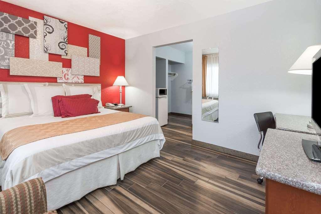 Ramada By Wyndham Near Seaworld / Mission Beach San Diego Bagian luar foto