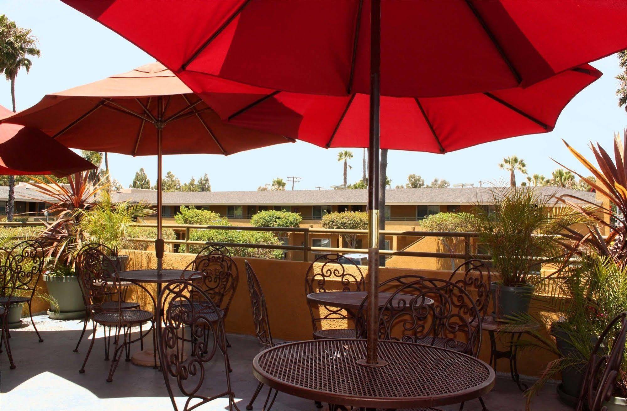 Ramada By Wyndham Near Seaworld / Mission Beach San Diego Bagian luar foto