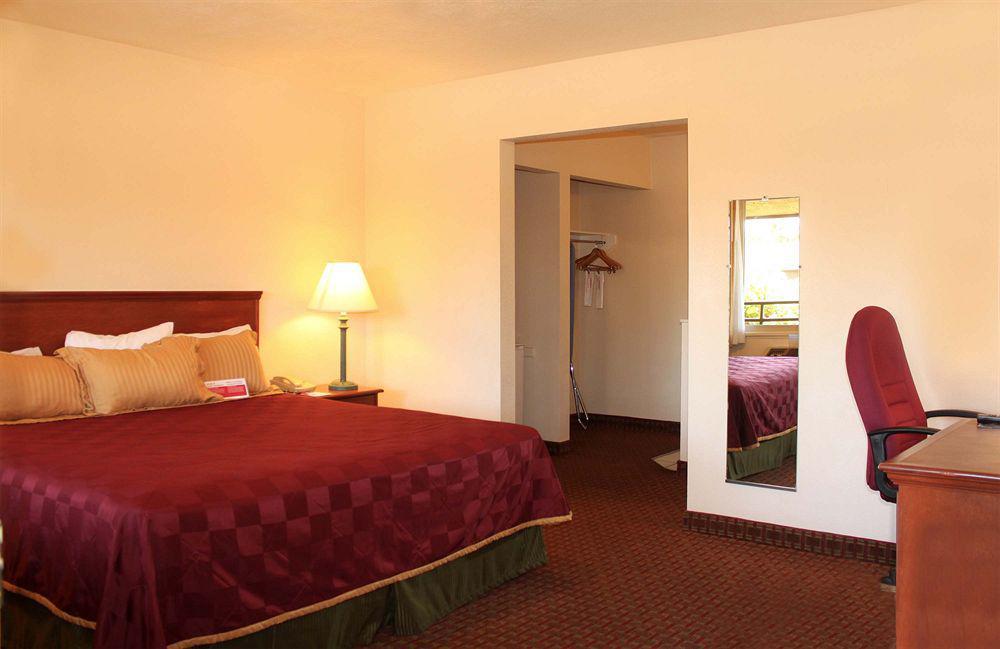 Ramada By Wyndham Near Seaworld / Mission Beach San Diego Bagian luar foto